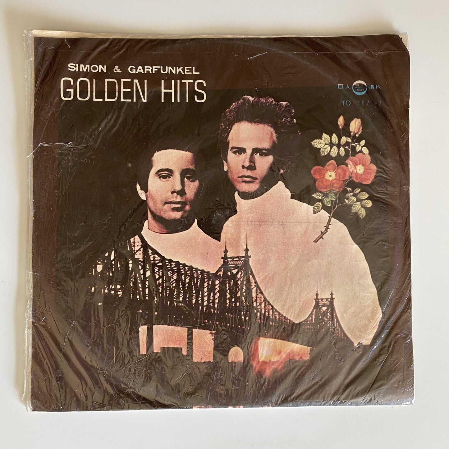 Simon & Garfunkel GOLDEN HITS Taiwanese Vinyl 2xLP Import Record VG+