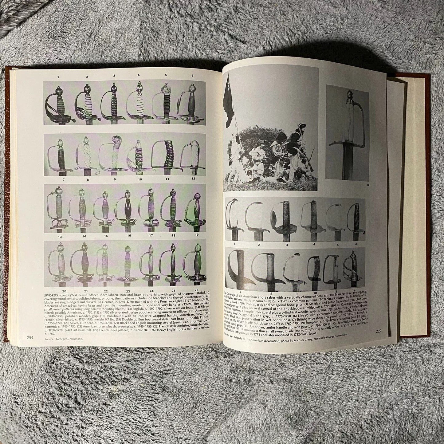 COLLECTORS ILLUSTRATED ENCYCLOPEDIA OF AMERICAN REVOLUTION By Frank J. Kravic VG