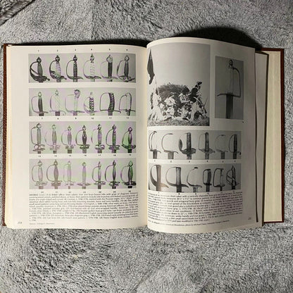 COLLECTORS ILLUSTRATED ENCYCLOPEDIA OF AMERICAN REVOLUTION By Frank J. Kravic VG